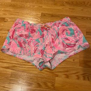 SOLD Lilly Pulitzer Run Around Shorts Size XL